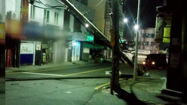 차량이 전신주 들이받아...20분 동안 정전 / YTN