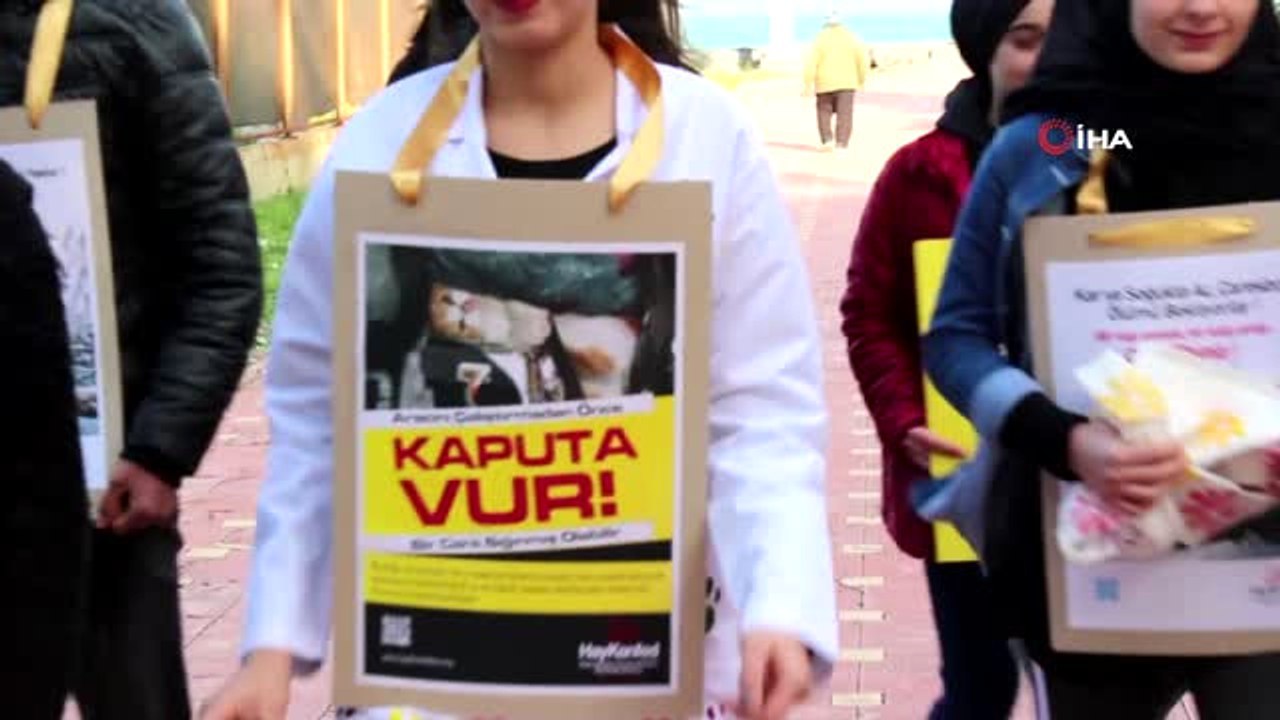 Barınma Merkezindeki Sokak Hayvanlarını Besleyen Öğrenciler Duygusal Anlar Yaşadı