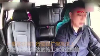 Dha Dış - Kaza 'geliyorum' Dedi.. Taksi Sürücüsü Seyir Halinde Böyle Uyudu