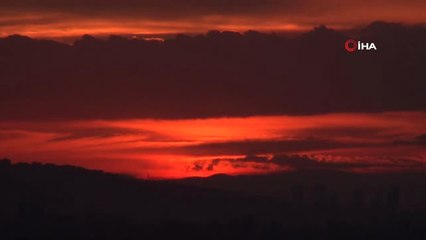 İstanbul'da Gün Doğumu Kartpostallık Görüntüler Oluşturdu