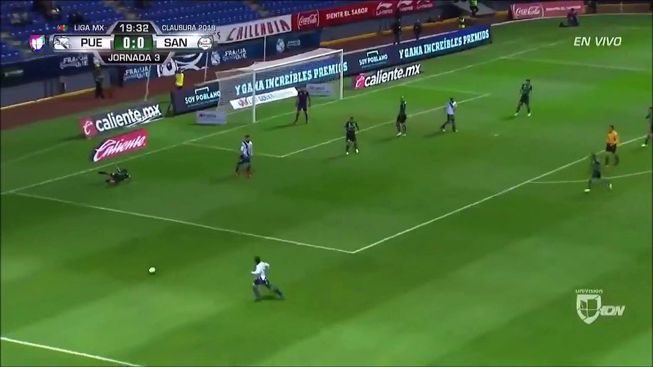 Pablo Gonzalez fantastic volley - Puebla [1]-0 Santos