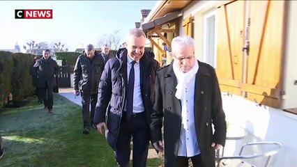 François de Rugy assiste à l'installation d'une pompe à chaleur
