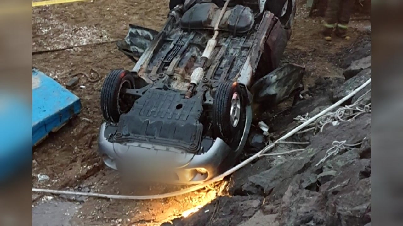 승용차 방파제 아래로 추락...1명 사망 / YTN