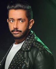 عدسات صالح الراشد الملونة تضعه في موقف محرج على الهواء