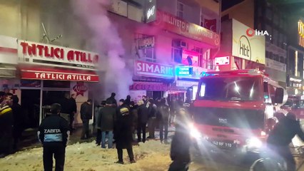 İş merkezinde yangın çıktı, tatlıcı tatlılarını kaçırdı