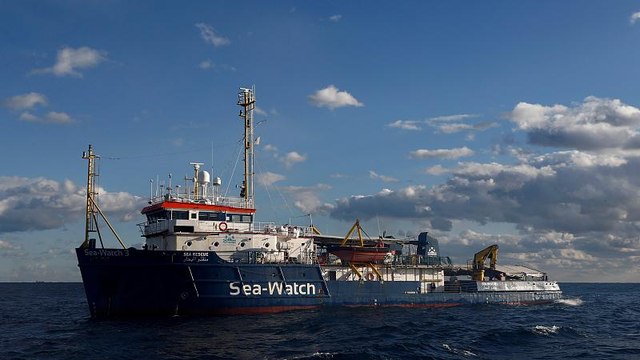 Μεσόγειος: Σήμα κινδύνου για 100 μετανάστες