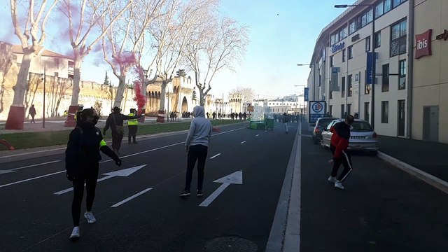 Acte X des Gilets jaunes, ça chauffe à Avignon, des casseurs en action