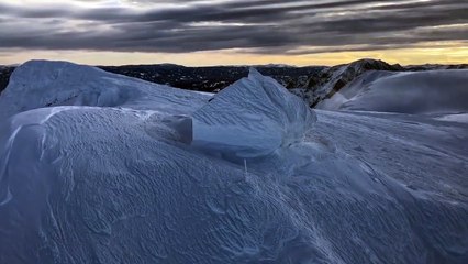 Bâtiment enneigé dans les Alpes (Australie)