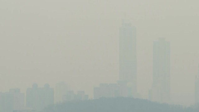 [날씨] 中 스모그 영향, 초미세먼지 비상...오늘 오후 옅어져 / YTN