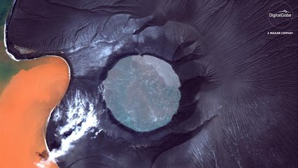 Sismik faaliyet yanardağı suya gömdü