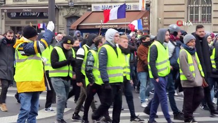 Download Video: - Sarı Yelekliler 10’ncu kez sokakta- Fransa’da gazeteciler de ‘Sarı Yelekliler’i protesto ediyor