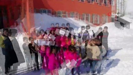 Köy yolu açıldı, çocuklar bugün karne aldı