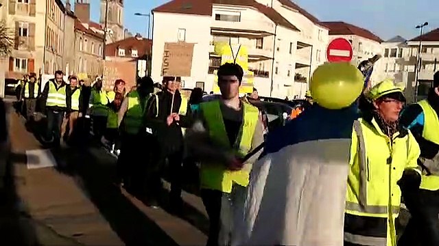 Vesoul : les gilets jaunes défilent pour l'acte X