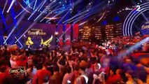 Les images du plateau de l'émission de France 2 sur l'Eurovision envahi par des manifestants en direct ce soir