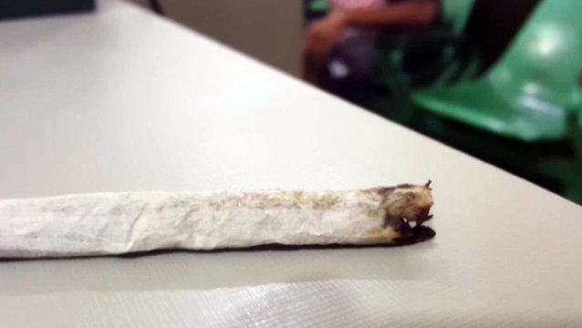 Adolescente é apreendido com cigarro de maconha