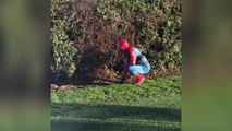 Vardy Coba Menakut-nakuti Manajer Leicester Dengan Kostum Spider-Man