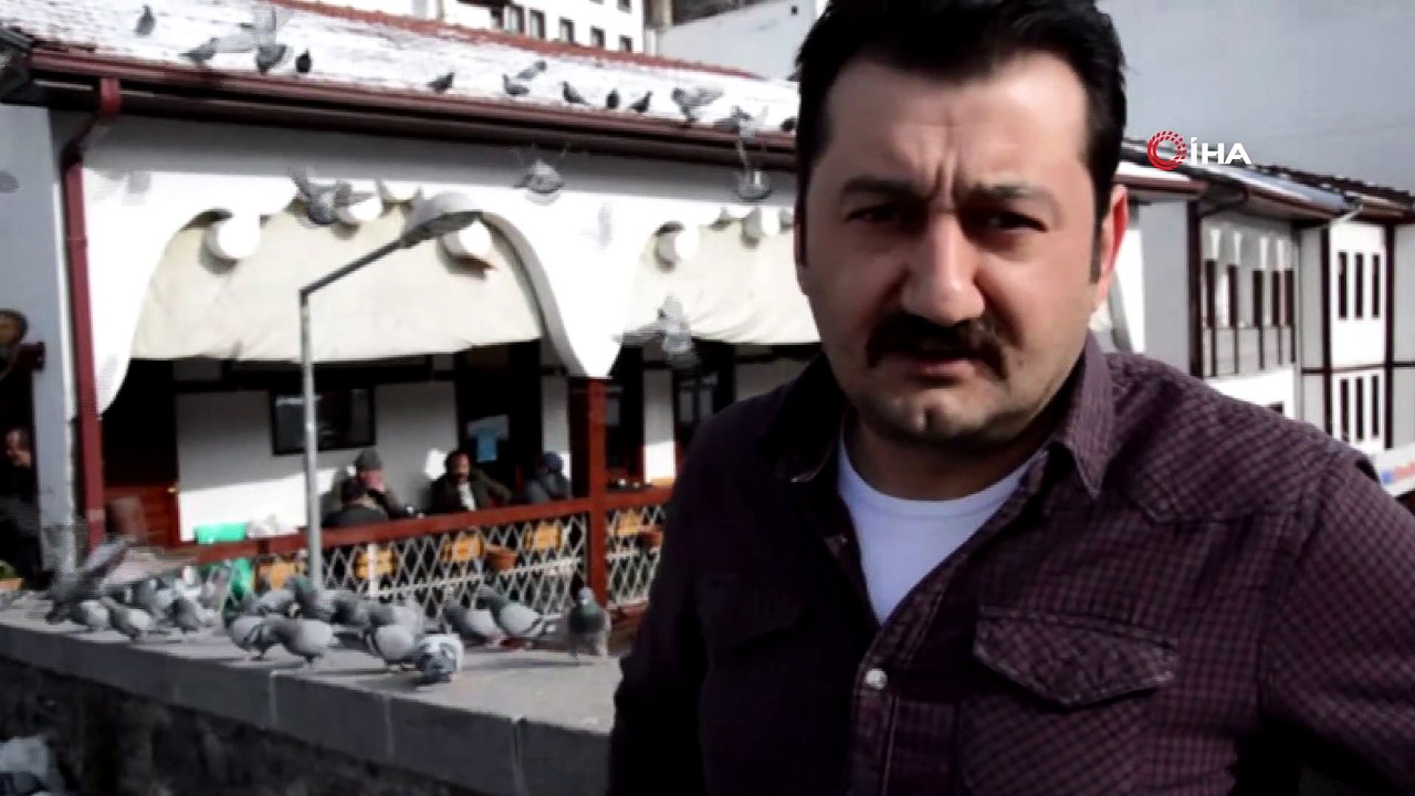 Güvercinler için 10 yıldır yem bırakıyorlar