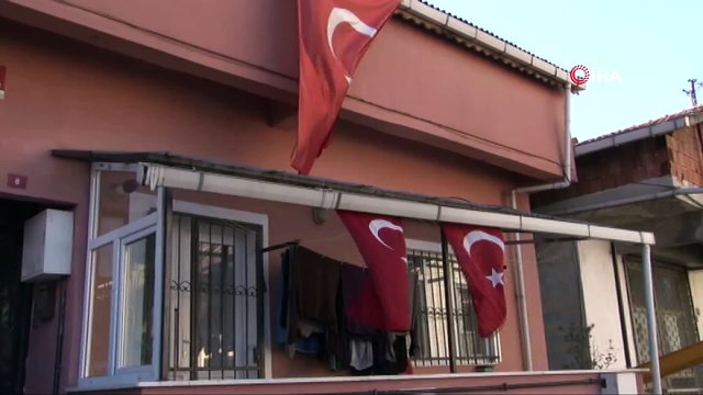 Zeytin Dalı Harekatı'nda şehit düşen Fatih Mehmethan'ın baba evinde Türk bayrağı dalgalanıyor
