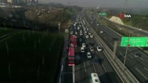 Tem'de Yanan Çift Katlı Otobüs ve Oluşan Trafik Havadan Görüntülendi