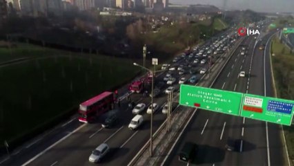 TEM'de çift katlı otobüs yandı