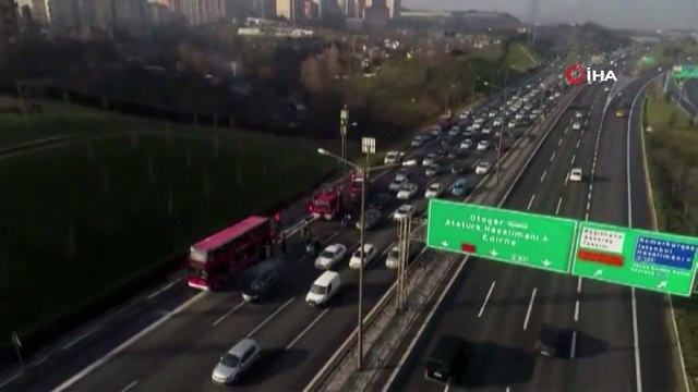 TEM'de çift katlı otobüs yandı