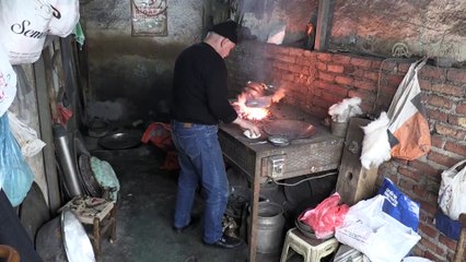 Kalaycı Mehmet Usta, 45 yıldır bakırı sevgiyle parlatıyor - KONYA