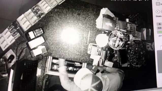 Câmera mostra bandidos agindo em posto de combustíveis