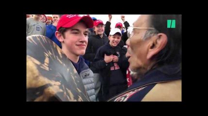 Download Video: Des jeunes pro-Trump se moquent d'un vétéran amérindien et indignent