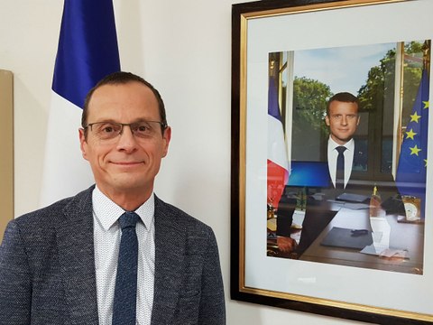 Visas les conseils du Consul général de France à Alger