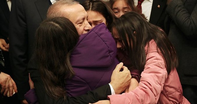 Cumhurbaşkanı Erdoğan, Konvoyunu Durduran Çocuklara Kayıtsız Kalmadı