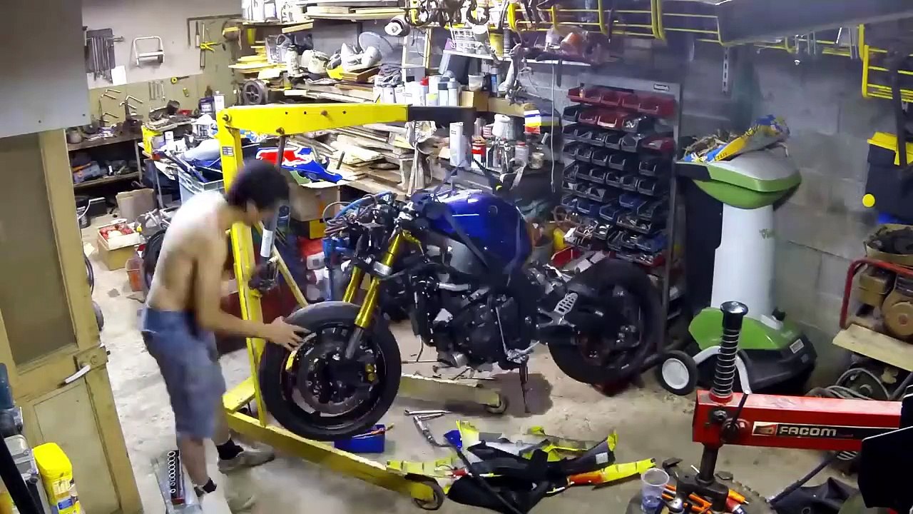 How to rebuild a Yamaha R6 - Réparation épave YAMAHA R6 pour usage piste ( 720 X 1280 )