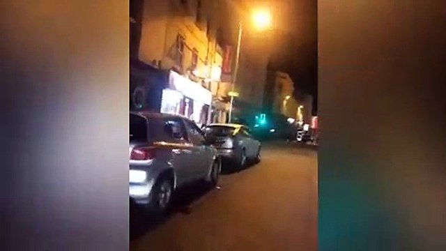 Un gars met l'ambiance dans la rue avec sa sono !