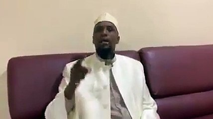 Sheekh Kenyawi oo farriin u diray shacabka Muqdisho, jawaab culusna soo saaray