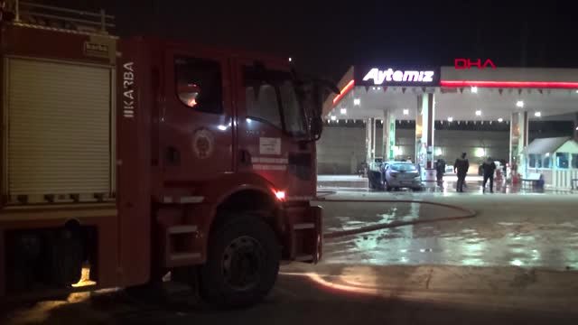 Otomobil, Akaryakıt İstasyonuna Daldı; Faciadan Dönüldü