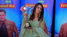 Deepak Thakur CUTE GIFT For Somi Khan | Karanvir Bohra Teases Deepak
