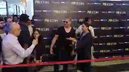 Akshay Kumar Gets BEATEN Up By Wife Twinkle Khanna At A Party