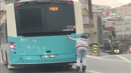 Unkapanı Köprüsünde Patenli Gencin Tehlikeli Yolculuğu Kamerada