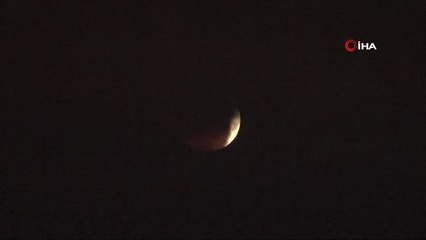 Kanlı Ay Tutulması İstanbul'da Kısmen Görüldü
