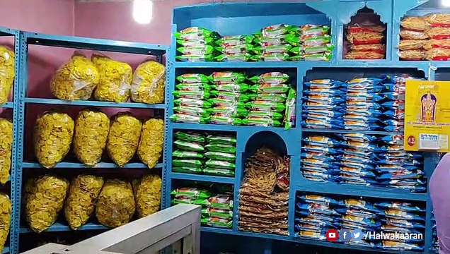 Famous Kerala Banana Chips | Puliyarai | Kerala Chips | Food Review | HalwaKaaran