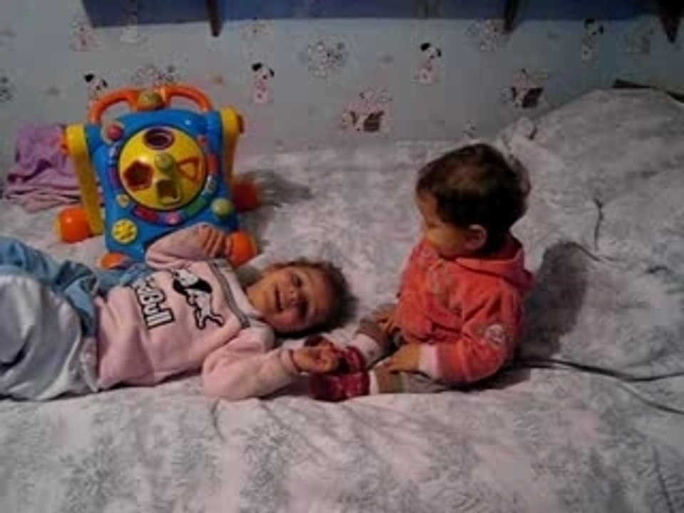 kaina & kaillia le rytme dans la po! lol!!!