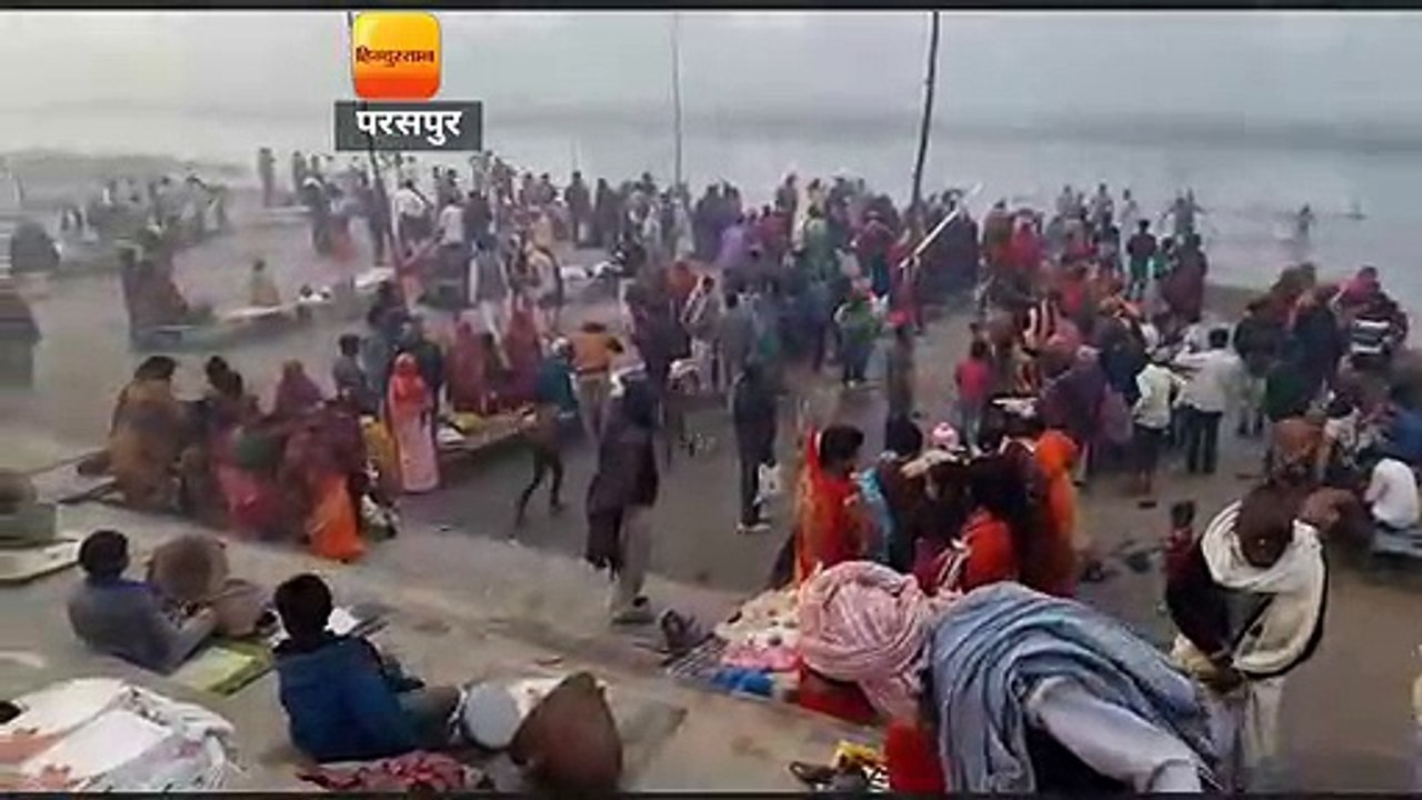 गोंडा के सूकरखेत पसका में सरयू में श्रद्धालुओं ने लगाई आस्था की डुबकी