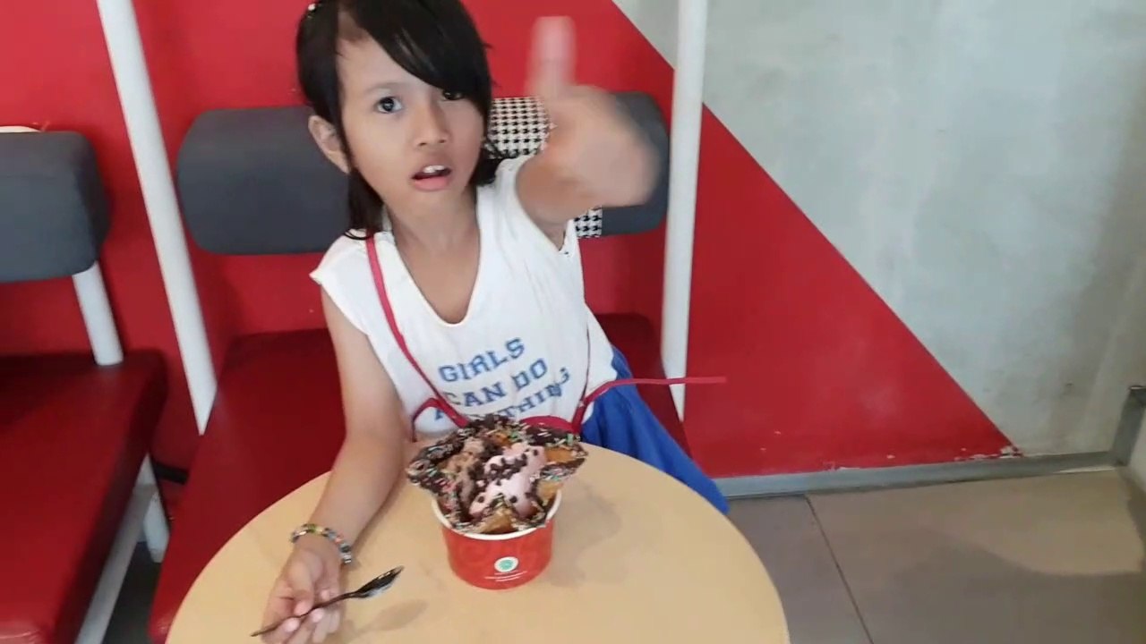 Review & Makan Es Krim Cold Stone Cremery di Mall SMB Bekasi