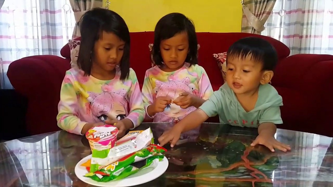 Borong & Makan Ice Cream Buah Waku-Waku dan Permen Lolipop