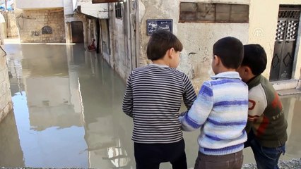 Asi Nehri taşınca sandalla ulaşım başladı - İDLİB
