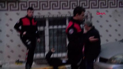 İstanbul- Cep Telefonunu Çaldığı Kişiyi Bıçakladı, Kaçarken Düşünce Ağır Yaralandı