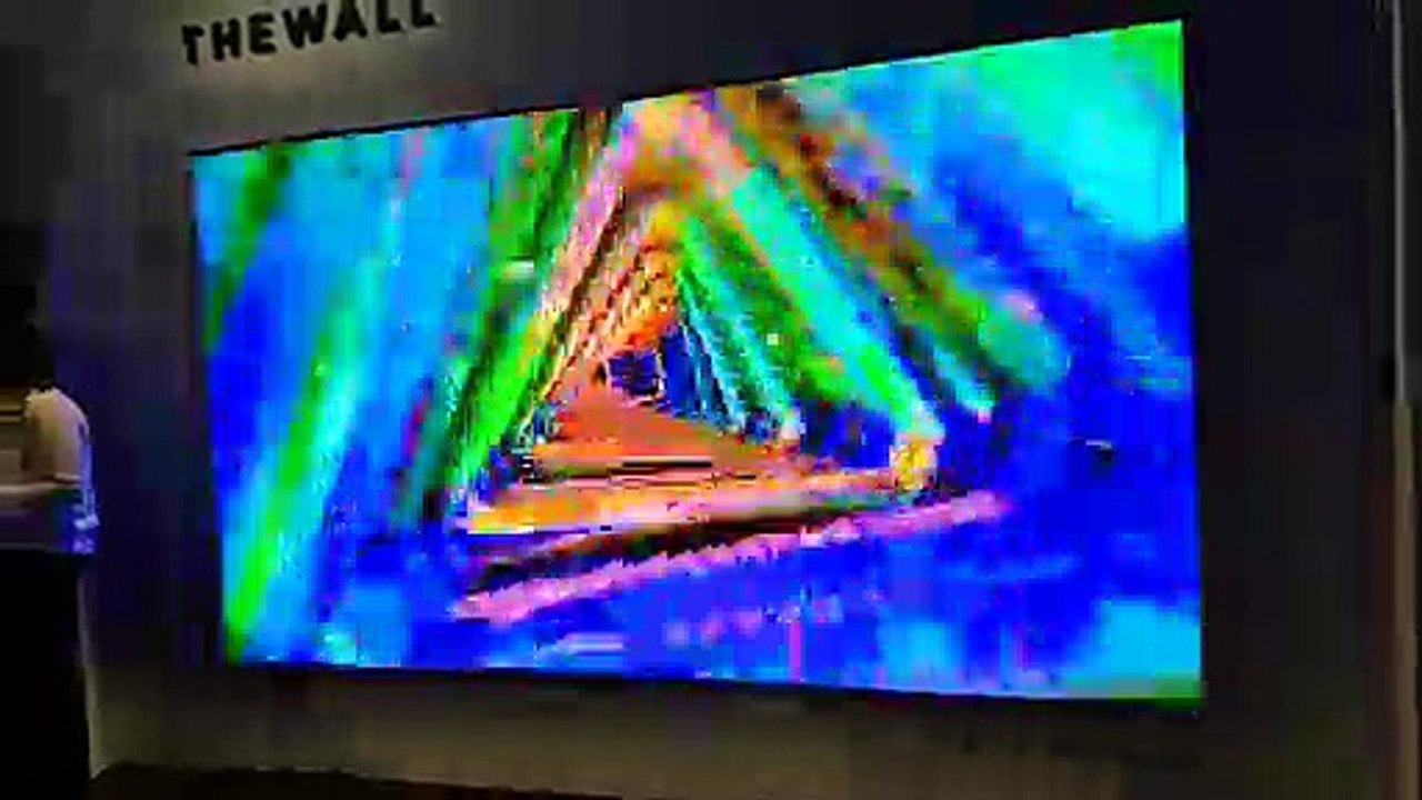 Samsung présente son écran immense "The Wall" d...