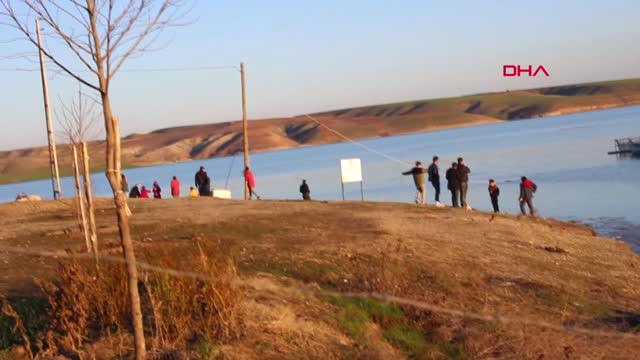 Adıyaman Kahta'da Sıcak Havayı Gören Vatandaşlar Baraj Kıyısına Akın Etti