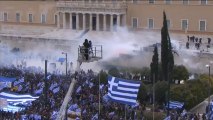 Miles de manifestantes griegos protestan contra el acuerdo con Macedonia