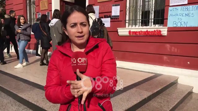 Ora News - Filologjiku mbyll dyert, veç studentëve edhe pedagogët sot grevë njëditore