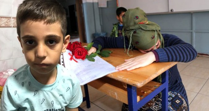 Babasının Döverek Öldürdüğü Mertcan'ın Annesi, Oğlunun Karnesini Öperek Ağladı